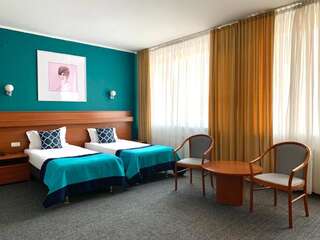 Отель Mika City Hotel Алматы Двухместный номер Делюкс с 2 отдельными кроватями-1